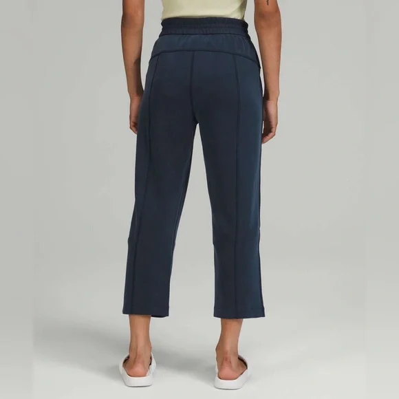 Lululemon Softstreme High-Rise Straight Leg Crop True Navy sz6 - Picture 3 of 5